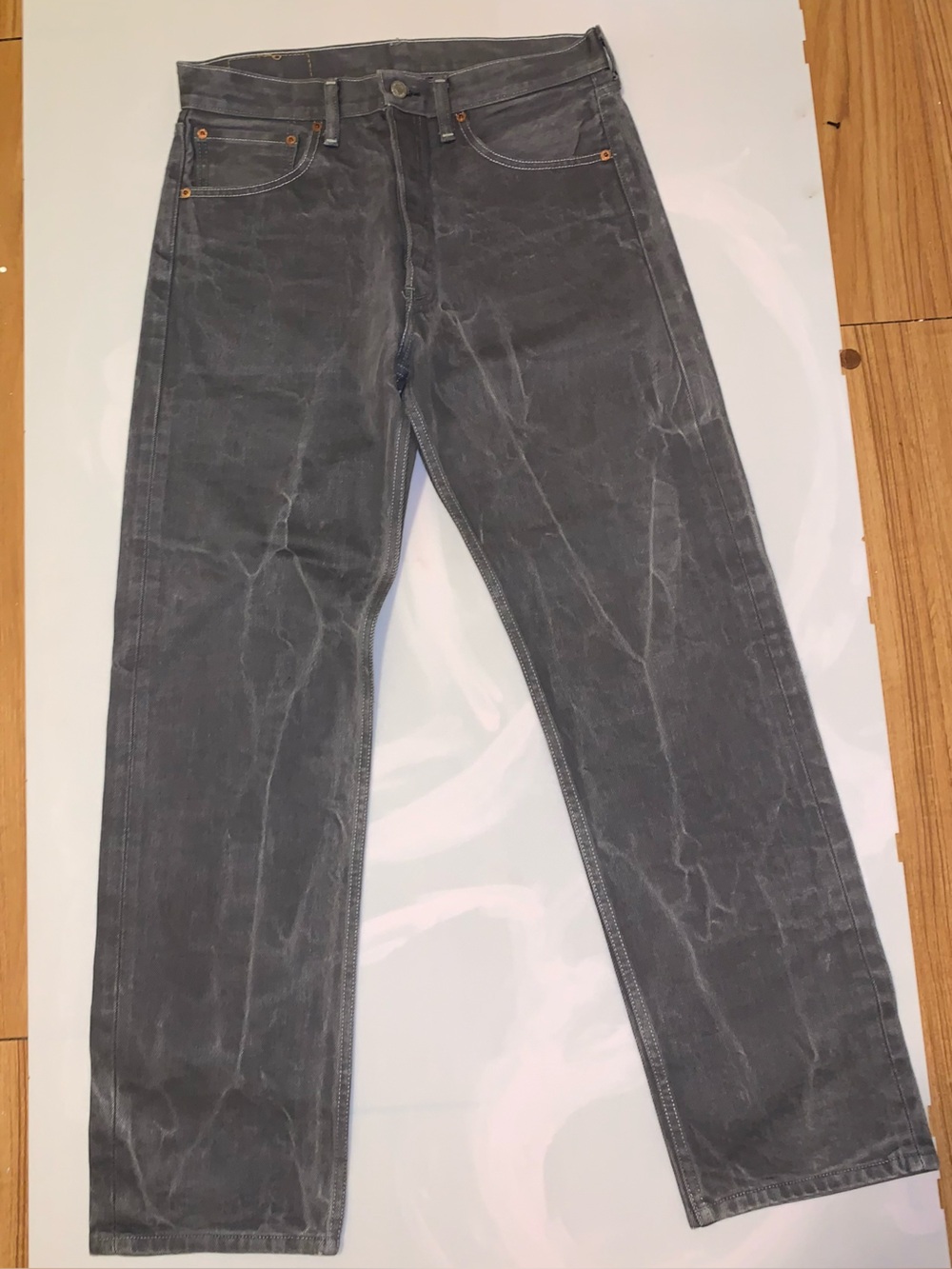 Men’s Levi 501s grey wash jeans. 32x32